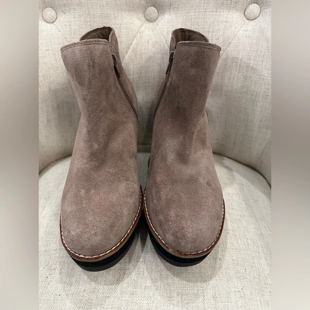 Easy Spirit Women's 8 Jayda Tan Brown Suede Wedge Booties Boots Zip Casual NEW